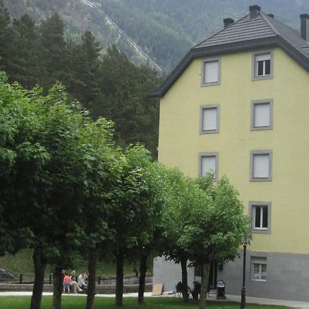 Albergue Turistico Rio Aragon カンフランク エクステリア 写真