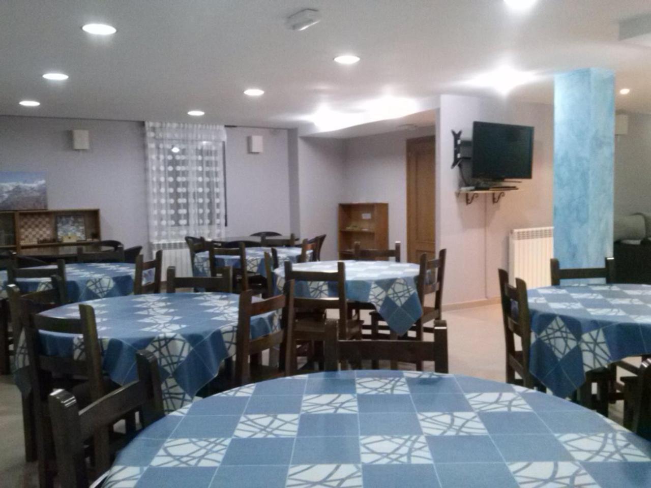 Albergue Turistico Rio Aragon カンフランク エクステリア 写真